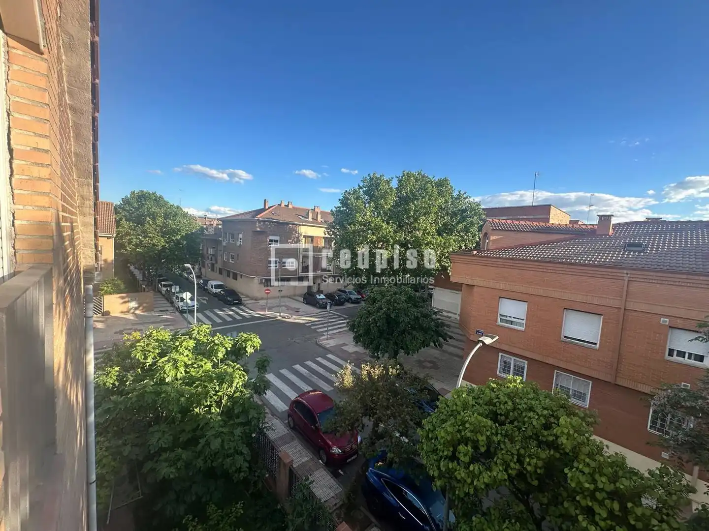 Vista exterior de Casa o xalet en venda en Azuqueca de Henares amb Aire condicionat, Calefacció i Jardí privat