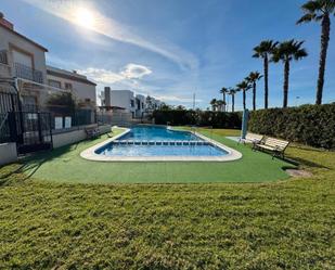 Piscina de Apartament en venda en Torrevieja amb Aire condicionat, Terrassa i Moblat