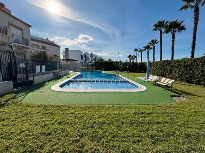 Piscina de Apartament en venda en Torrevieja amb Aire condicionat, Terrassa i Moblat