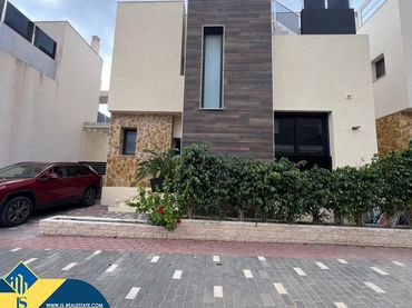 Chalet con piscina en venta en Orihuela Costa