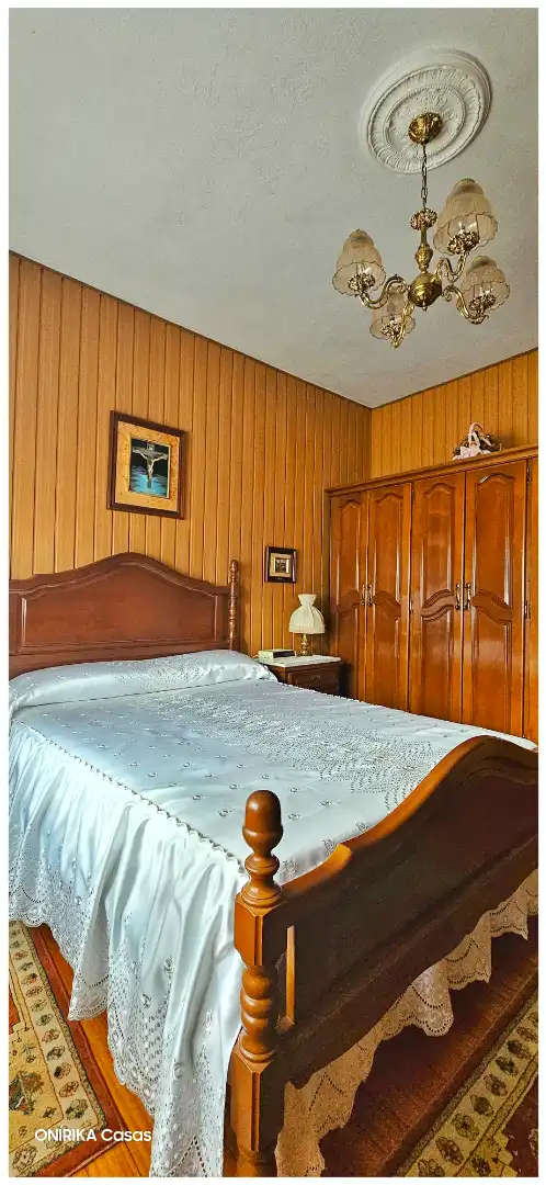 Bedroom of Houses for sale in Sarria  with Heating, Private garden and Parquet flooring