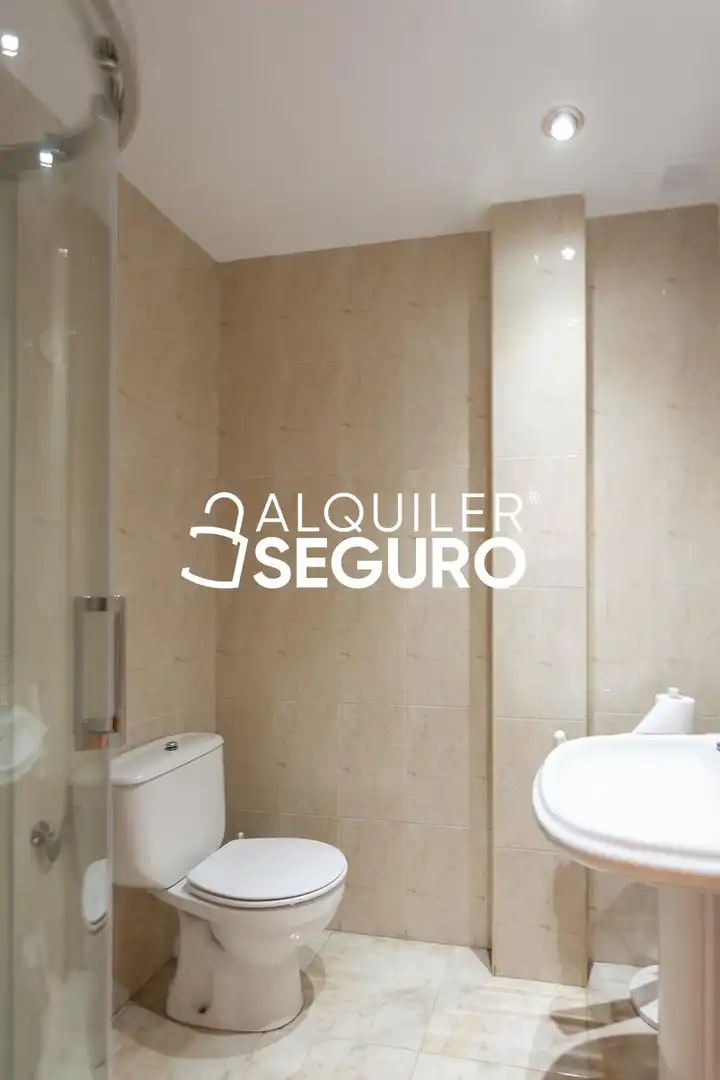 Bany de Casa o xalet de lloguer en Madrid amb Aire condicionat, Calefacció i Terrassa