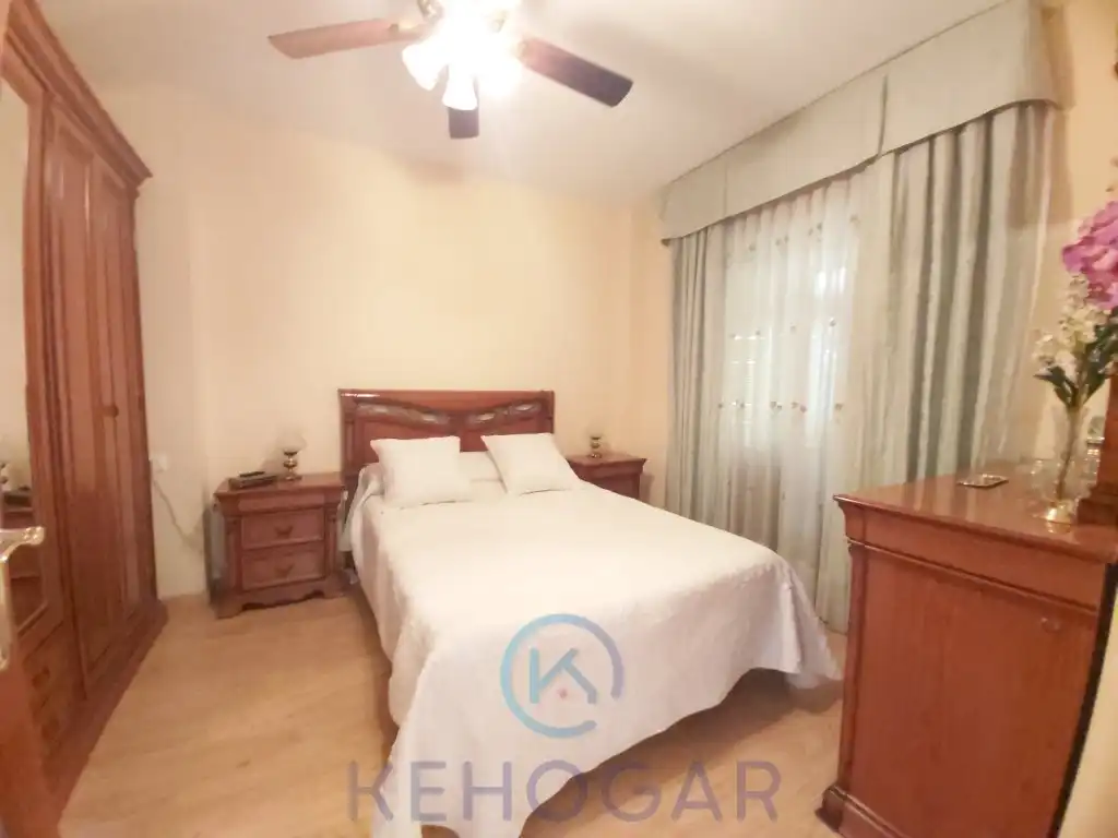 Dormitori de Casa o xalet en venda en Dos Hermanas