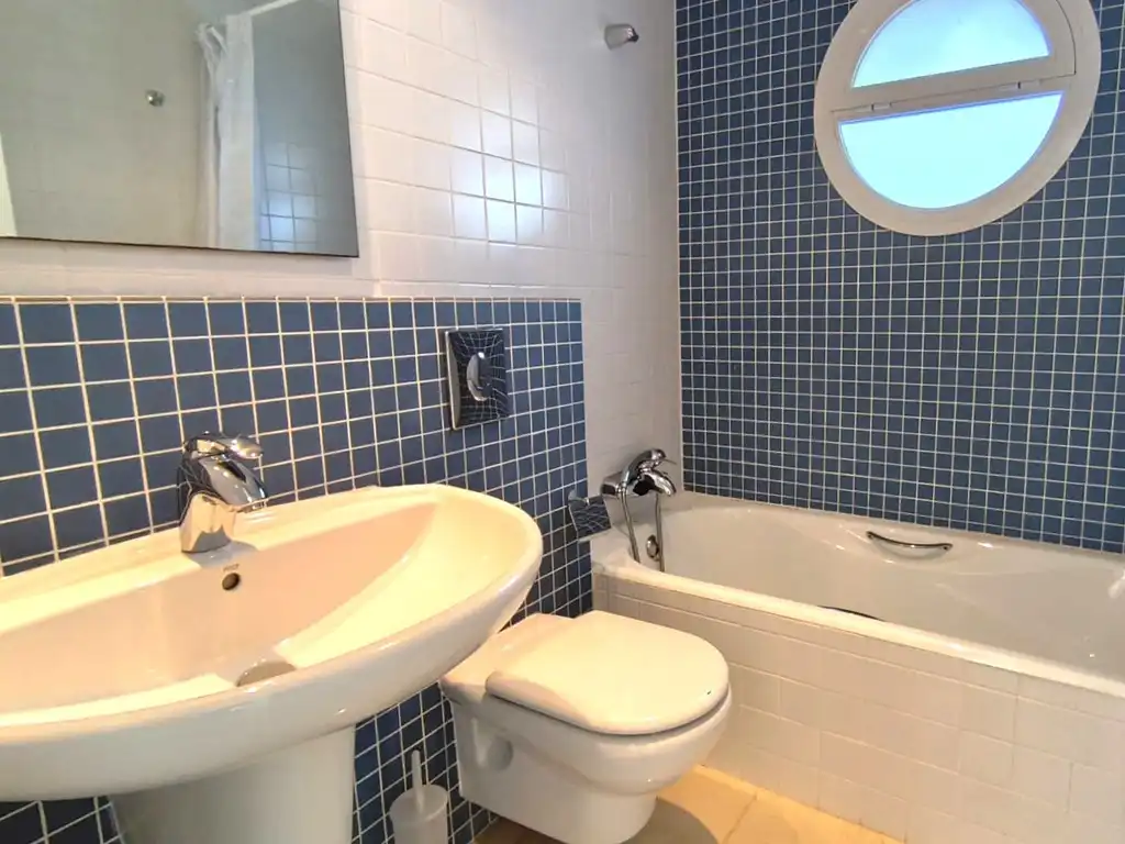 Badezimmer von Dachboden zum Verkauf in Dénia mit Klimaanlage, Heizung und Terrasse
