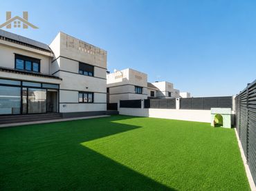Casa aparellada amb jardí en venda a Calle Gustavo Adolfo Bécquer 1I