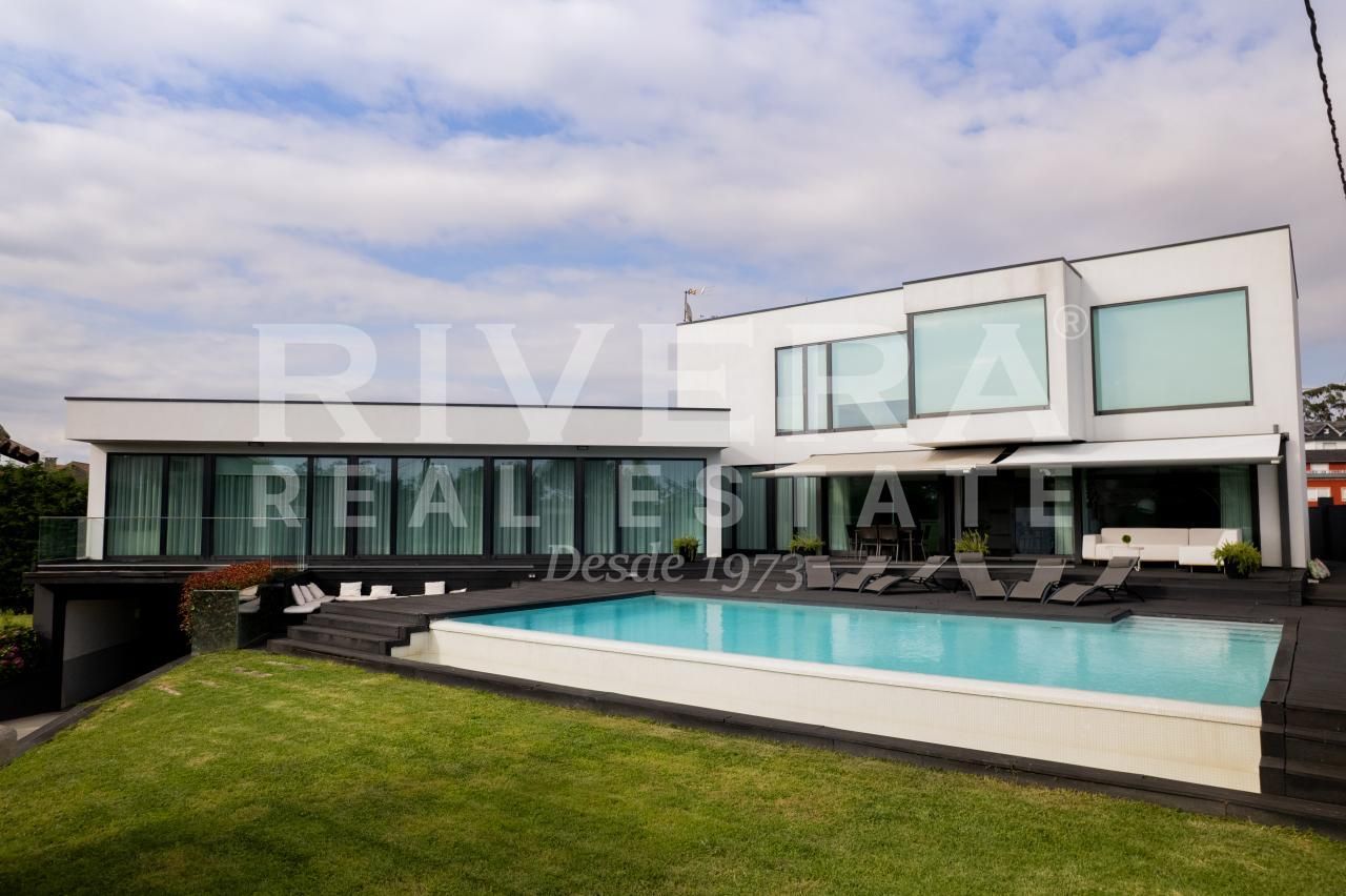 Exterior view of House or chalet for sale in Cambados  with Heating, Private garden and Swimming Pool
