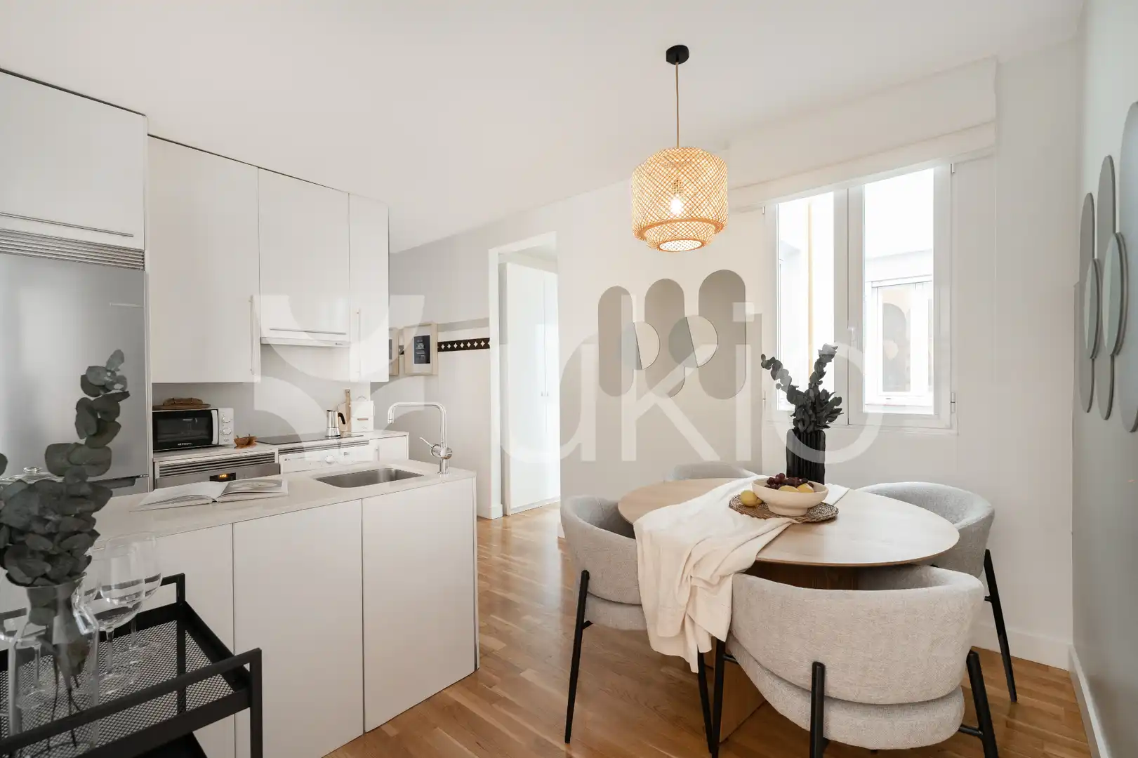 Cuina de Apartament de lloguer en Madrid amb Aire condicionat, Calefacció i Moblat