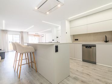 Appartamento con balcone in vendita a Calle ANTONIO MACHADO 86