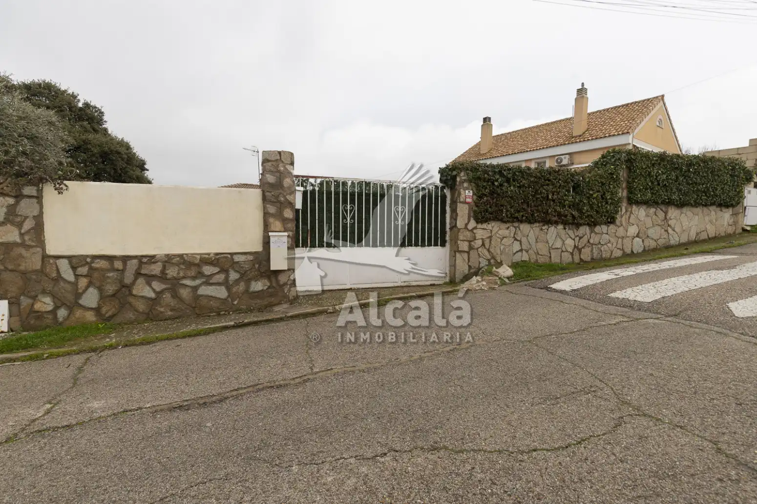 Vista exterior de Casa o chalet en venta en Torrejón del Rey con Calefacción y Piscina