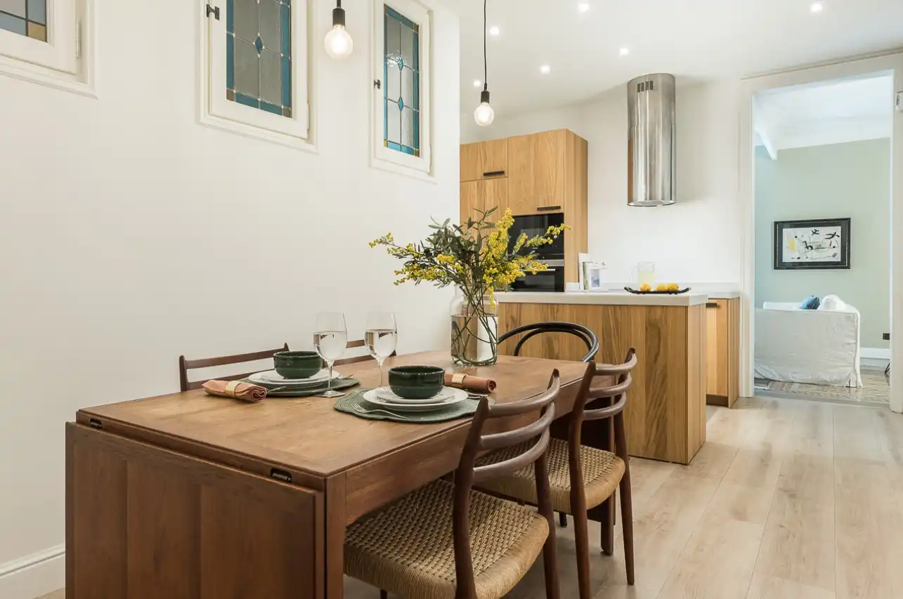 Comedor de Apartamento de alquiler en Barcelona con Aire acondicionado, Calefacción y Amueblado