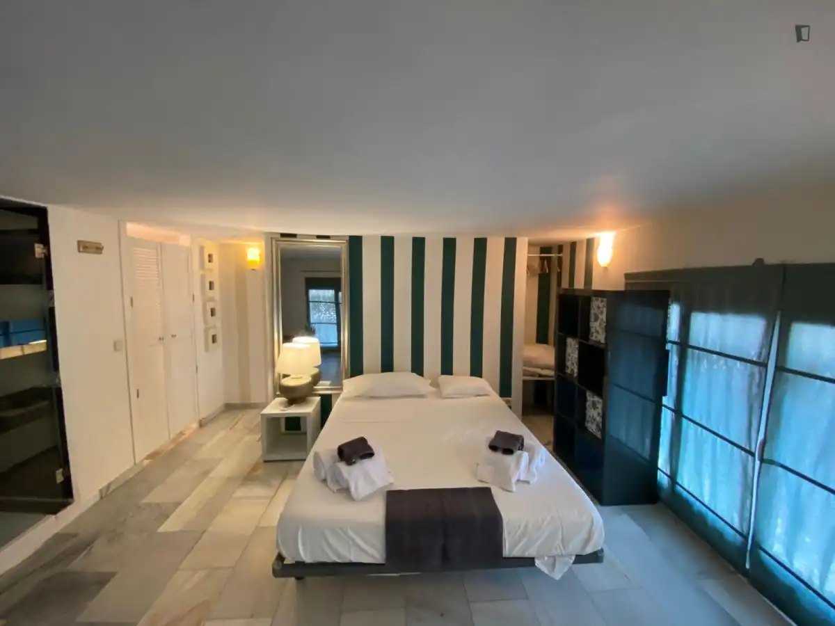 Habitación de Estudio de alquiler en Madrid con Aire acondicionado, Calefacción y Amueblado