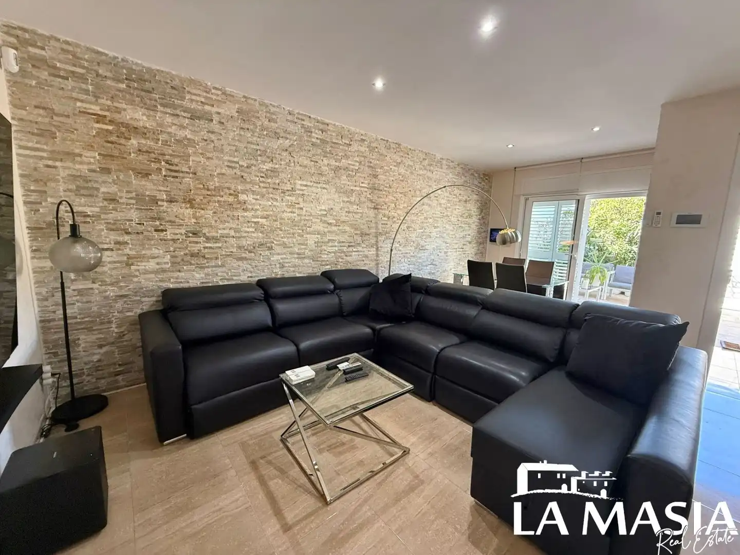 Sala d'estar de Casa adosada en venda en Canyelles amb Calefacció, Jardí privat i Traster