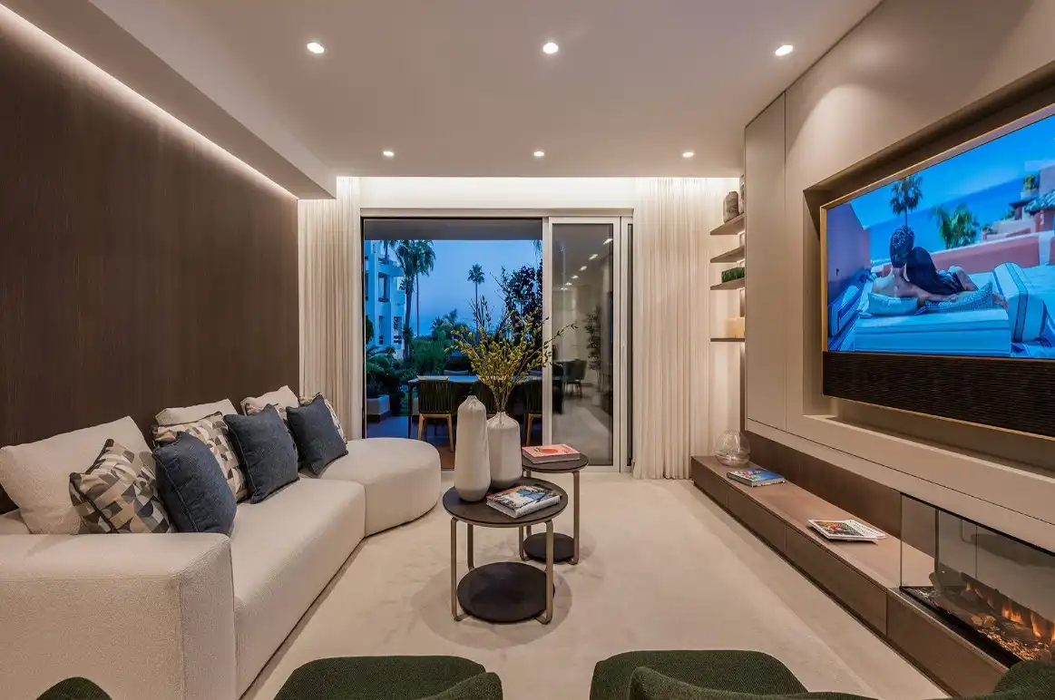 Sala d'estar de Apartament en venda en Estepona amb Aire condicionat, Calefacció i Jardí privat