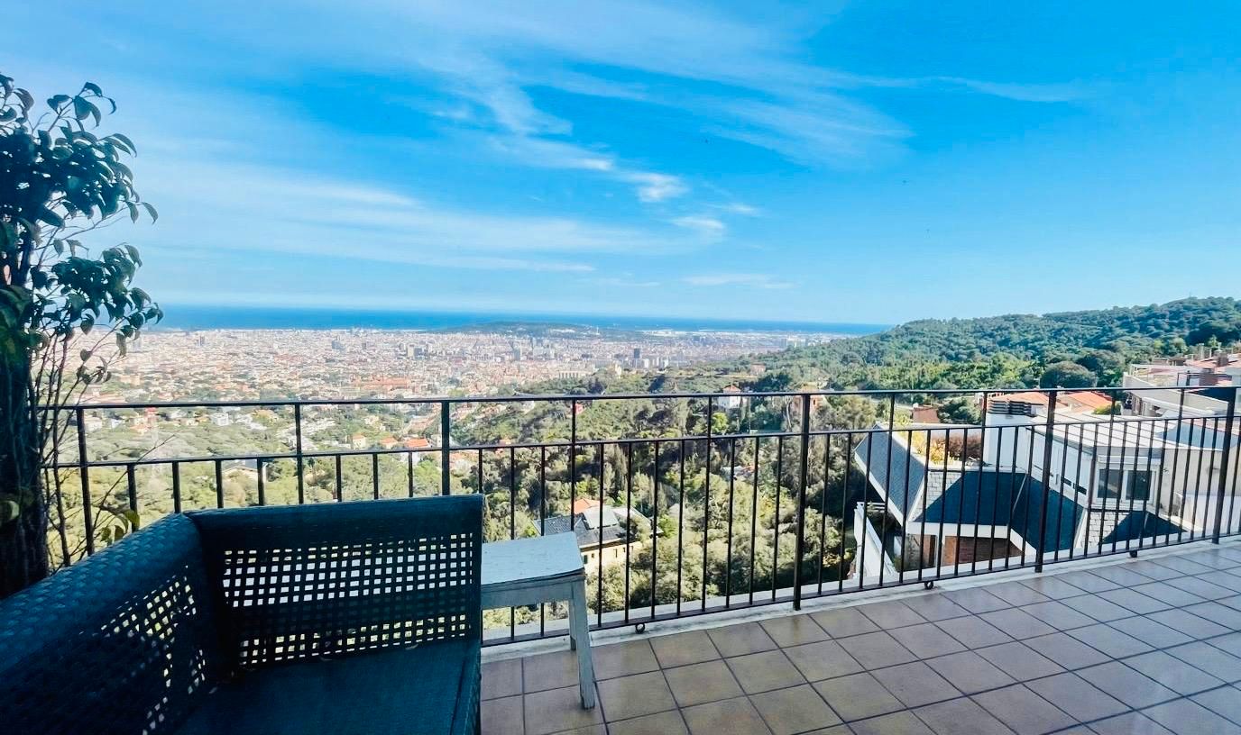 Exterior view of Attic to rent in  Barcelona Capital  with Air Conditioner, Heating and Parquet flooring