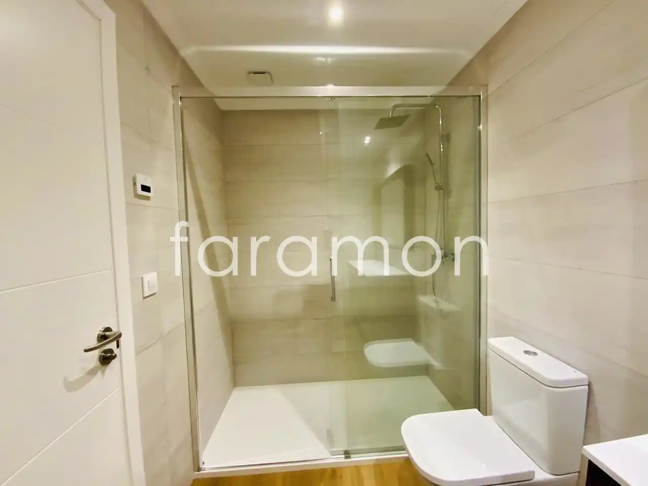 Baño de Piso en venta en Sanxenxo con Terraza, Trastero y Internet