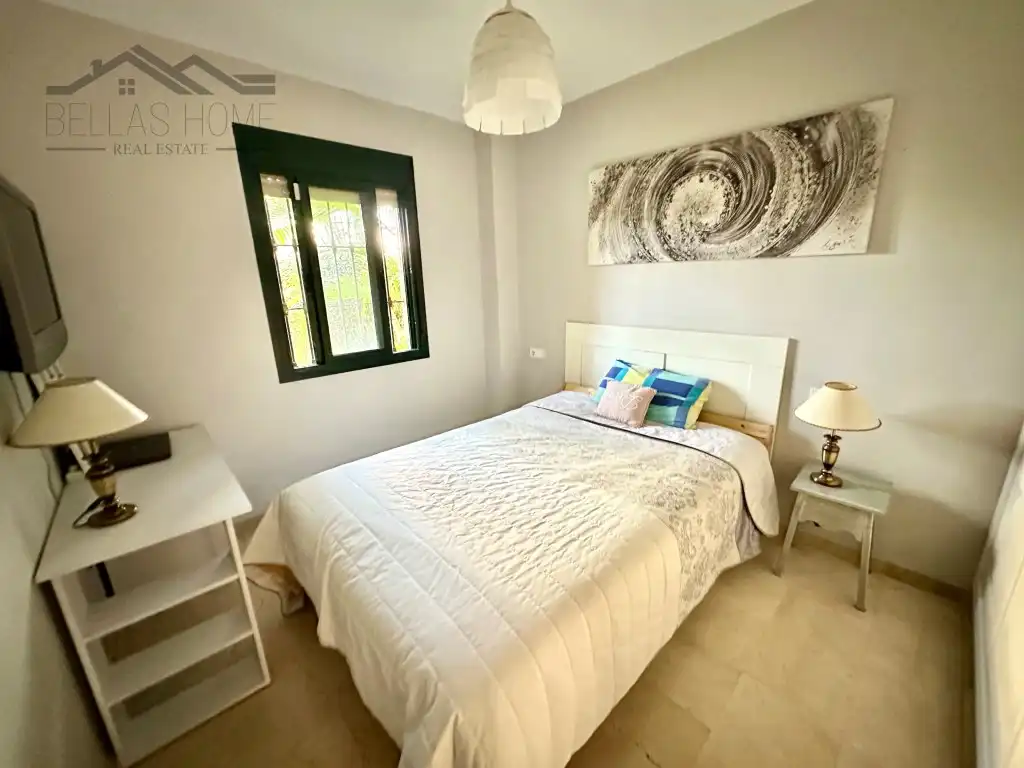 Habitación de Piso en venta en Estepona con Aire acondicionado, Terraza y Piscina