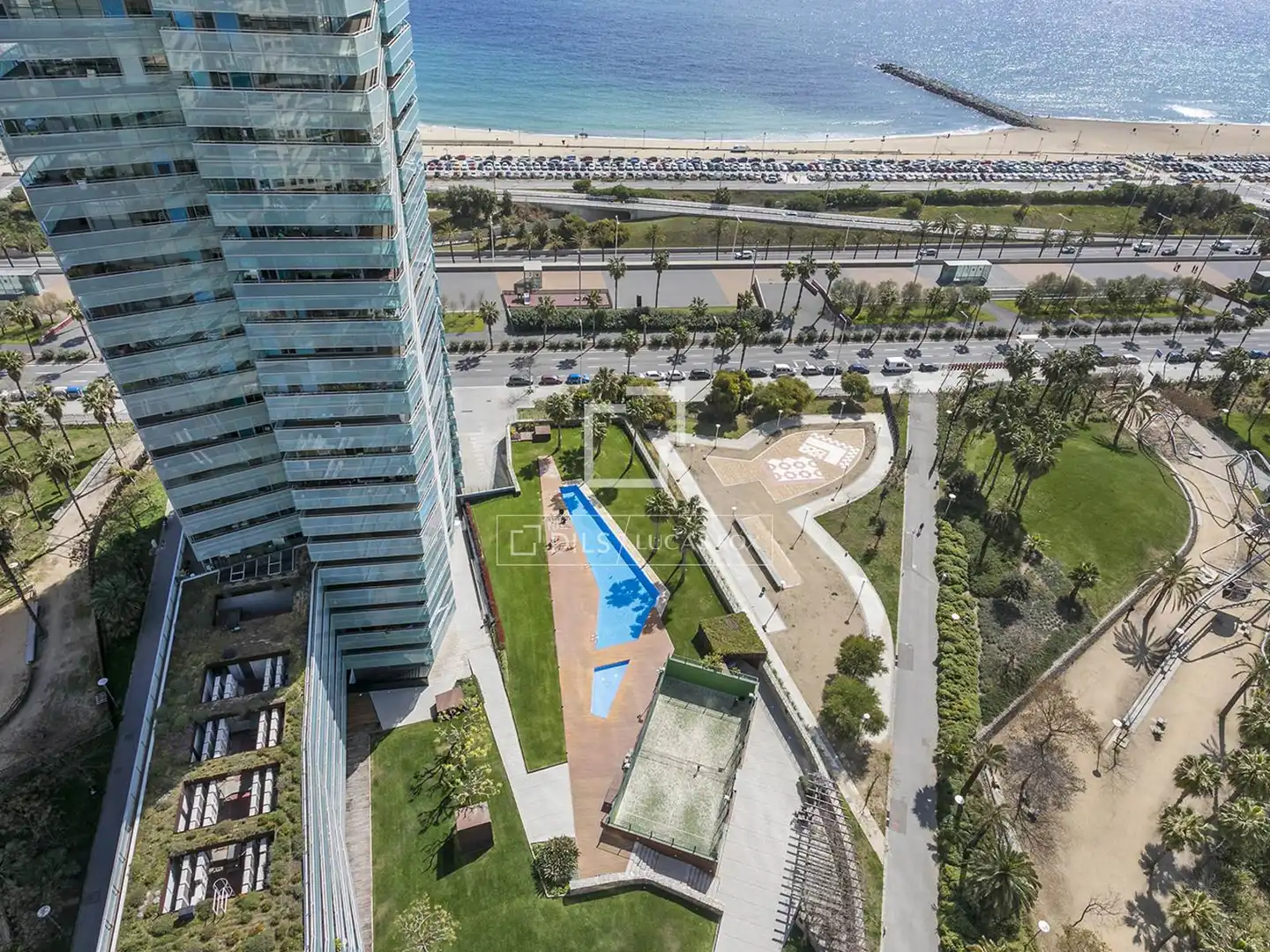 Schwimmbecken von Dachboden zum Verkauf in Barcelona mit Klimaanlage, Heizung und Privatgarten