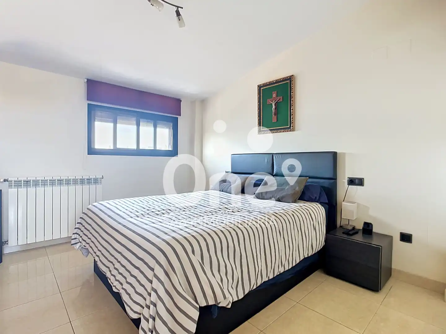 Schlafzimmer von Einfamilien-Reihenhaus zum Verkauf in San Antonio de Benagéber mit Klimaanlage, Heizung und Privatgarten