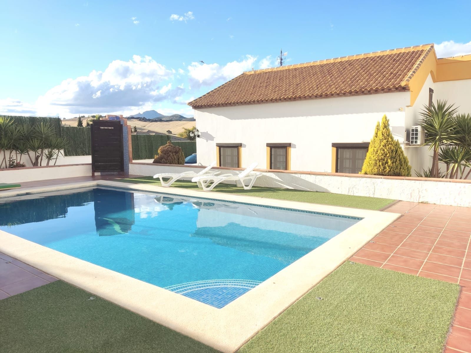 Swimming pool of House or chalet for sale in Casabermeja  with Air Conditioner, Heating and Private garden