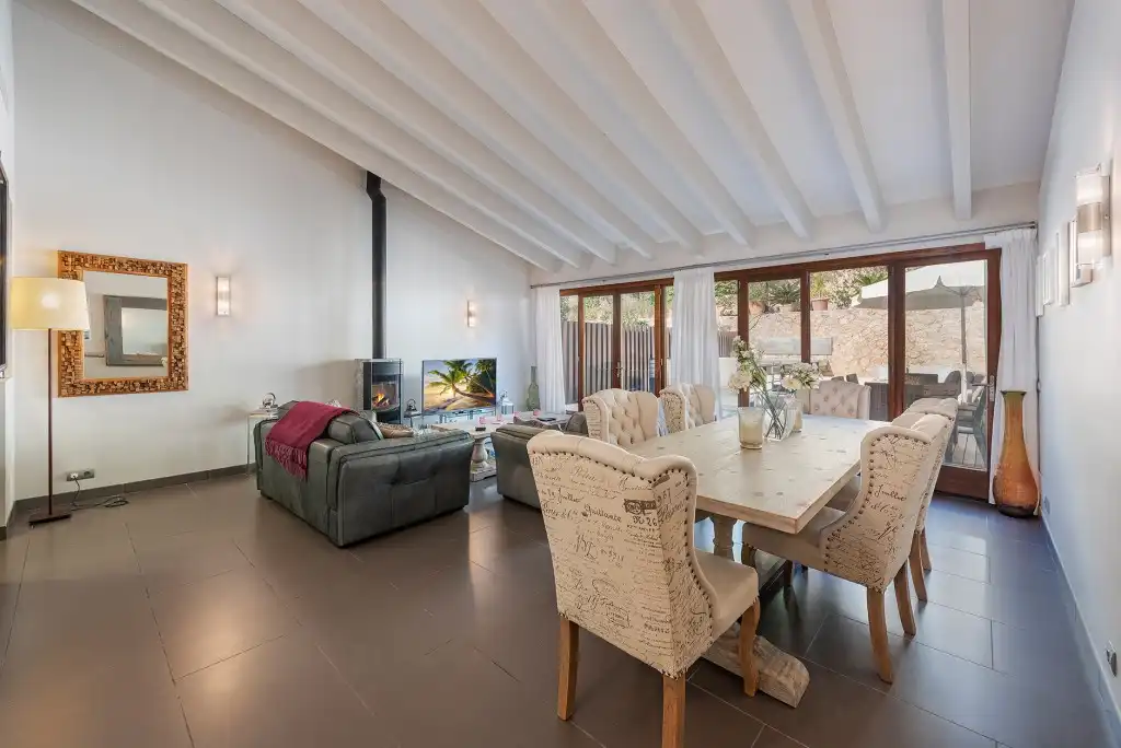 Sala d'estar de Casa adosada en venda en Pollença amb Aire condicionat, Jardí privat i Terrassa
