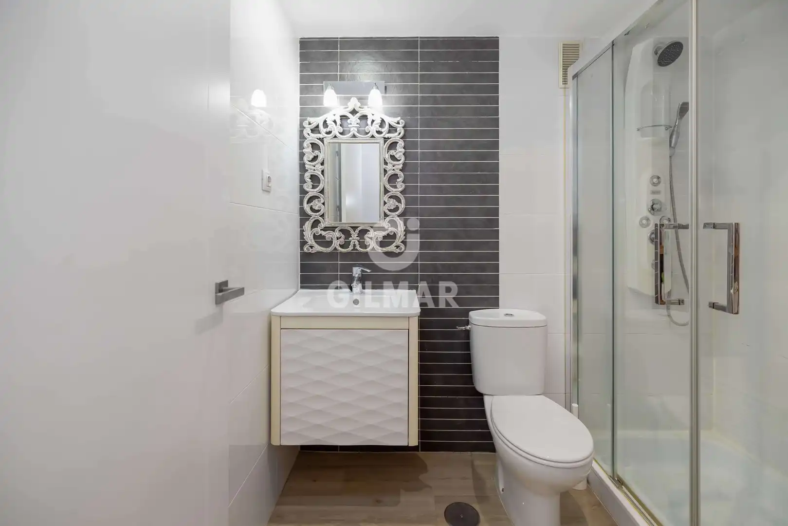 Baño de Casa adosada en venta en Torremolinos con Calefacción, Jardín privado y Piscina