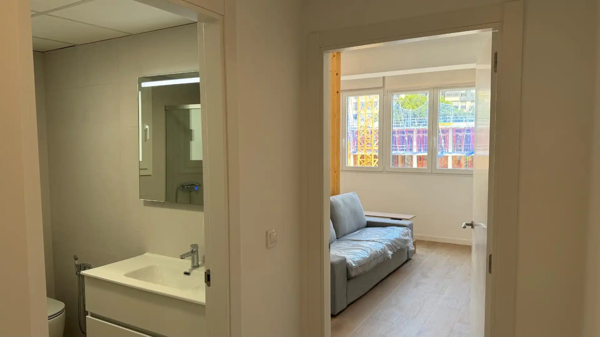 Dormitori de Apartament de lloguer en Valencia amb Aire condicionat, Calefacció i Moblat