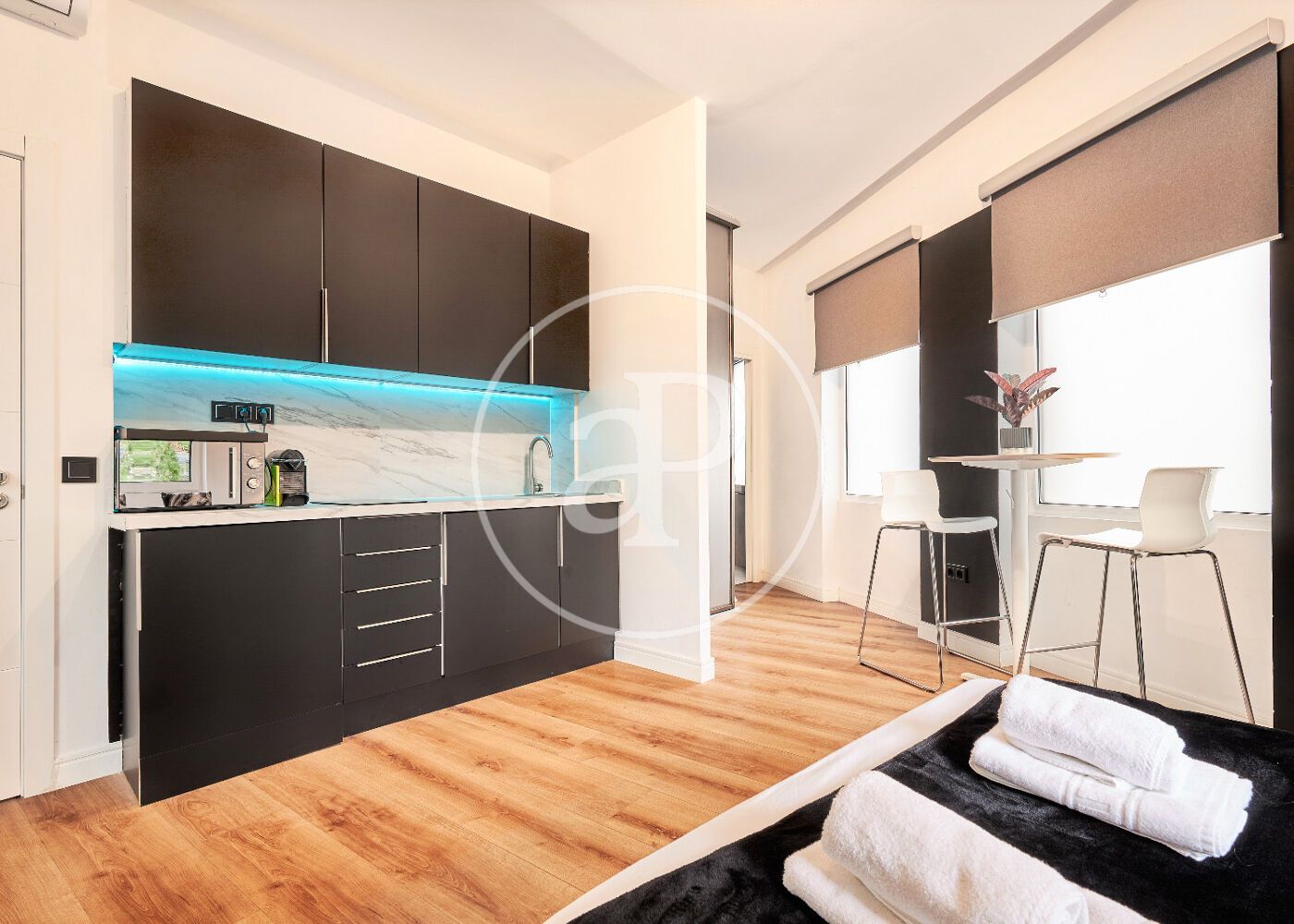 Cuina de Loft de lloguer en  Madrid Capital amb Aire condicionat, Calefacció i Moblat
