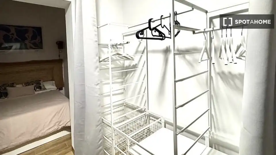 Bedroom of Flat for rent in Madrid  with Air Conditioner, Heating and Furnished