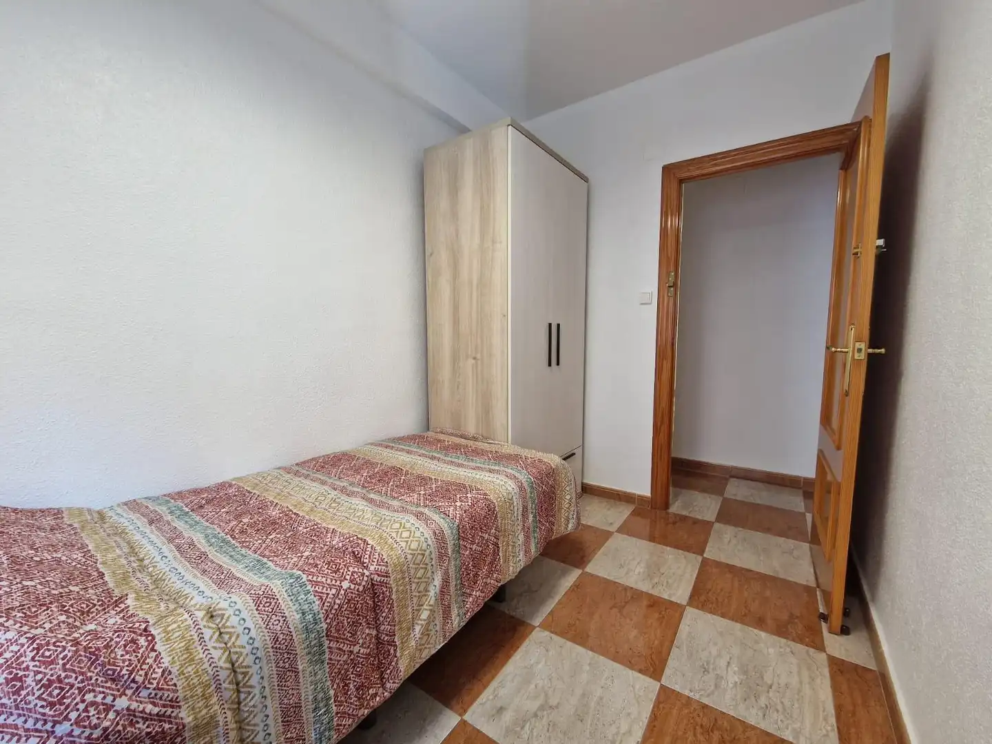 Habitació a Calle PINTOR BALACA, 56, Ensanche