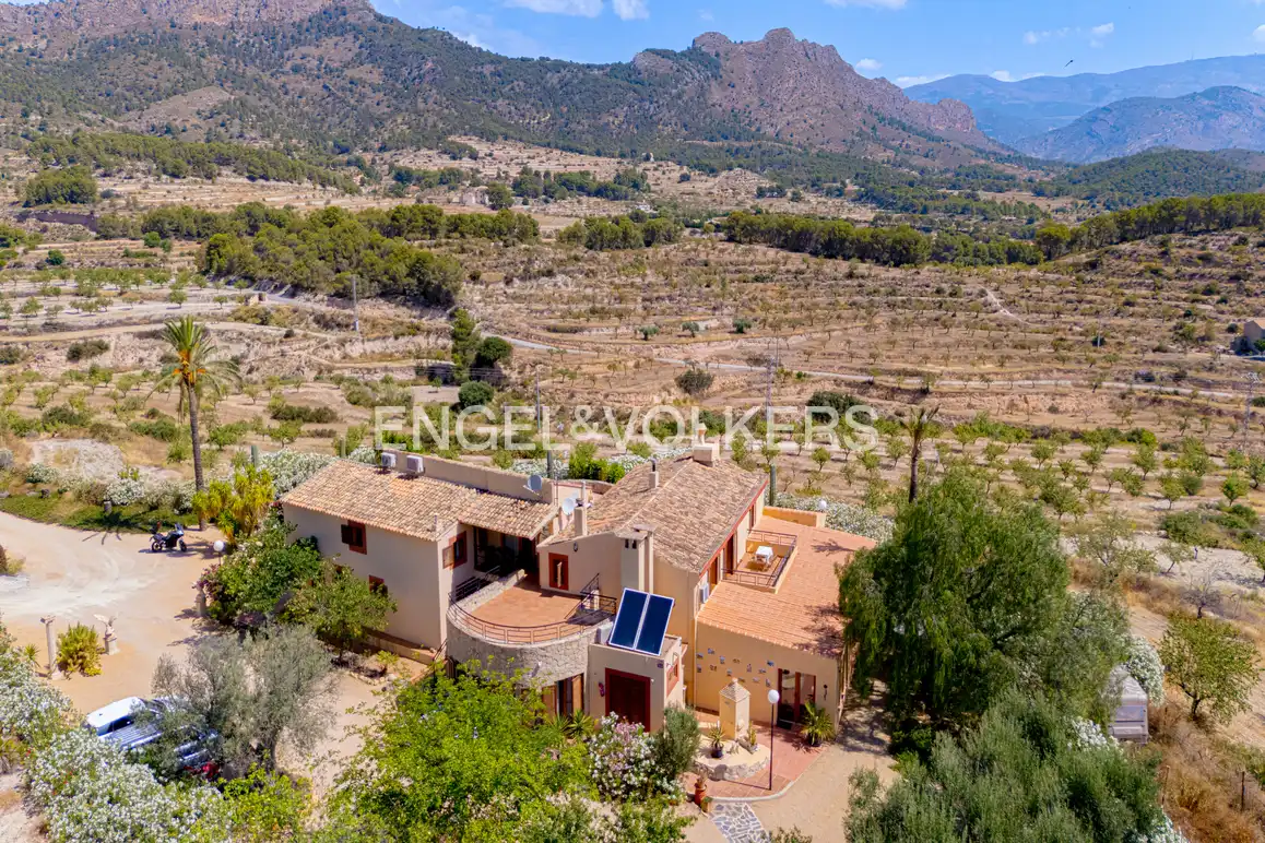 Vista exterior de Casa o chalet en venta en Relleu con Aire acondicionado, Jardín privado y Terraza
