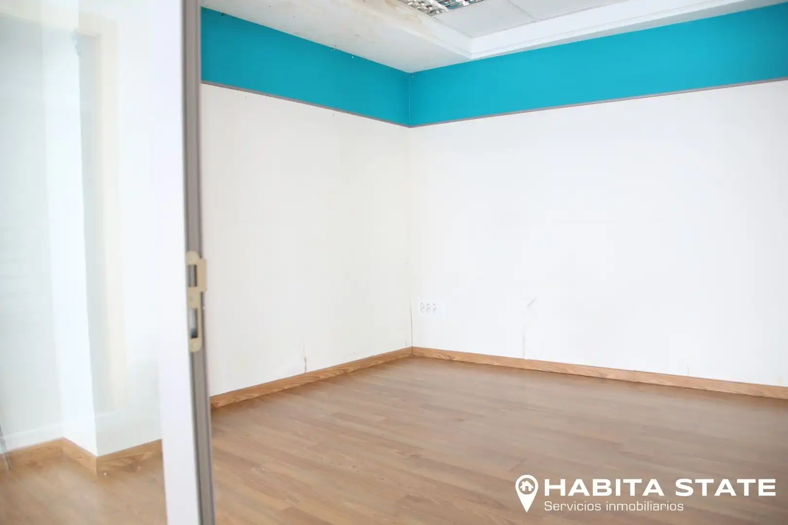 Habitación de Local en venta en Almería con Aire acondicionado