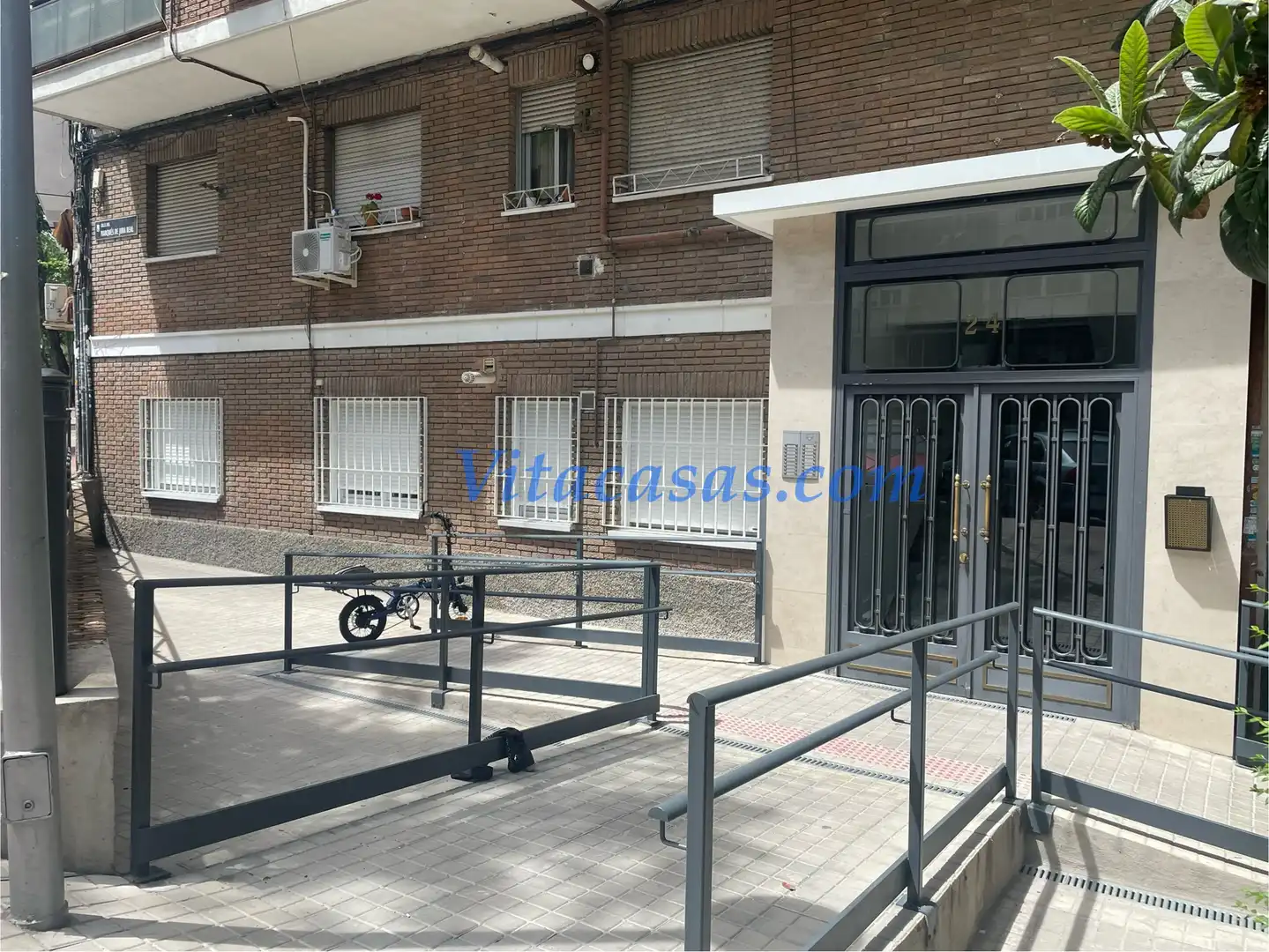 Vista exterior de Pis en venda en Madrid amb Calefacció, Parquet i Terrassa