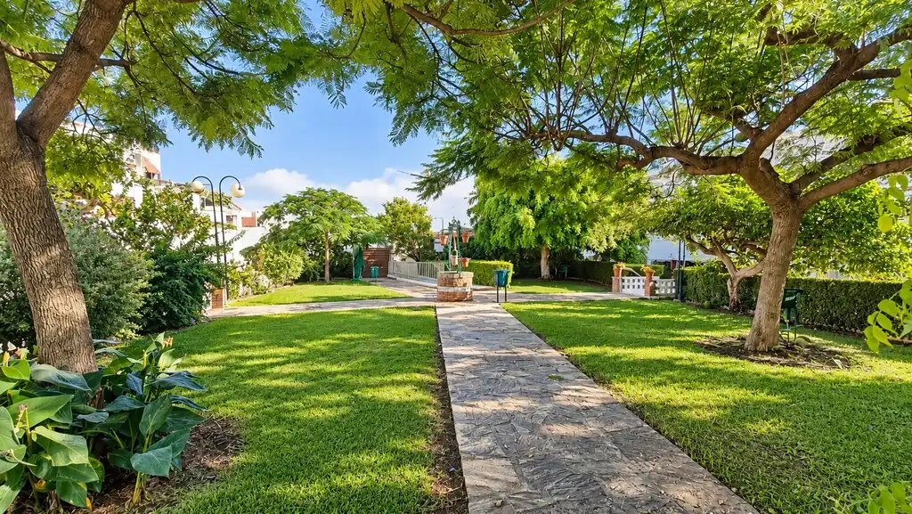 Vista exterior de Casa adosada en venta en Vélez-Málaga con Amueblado