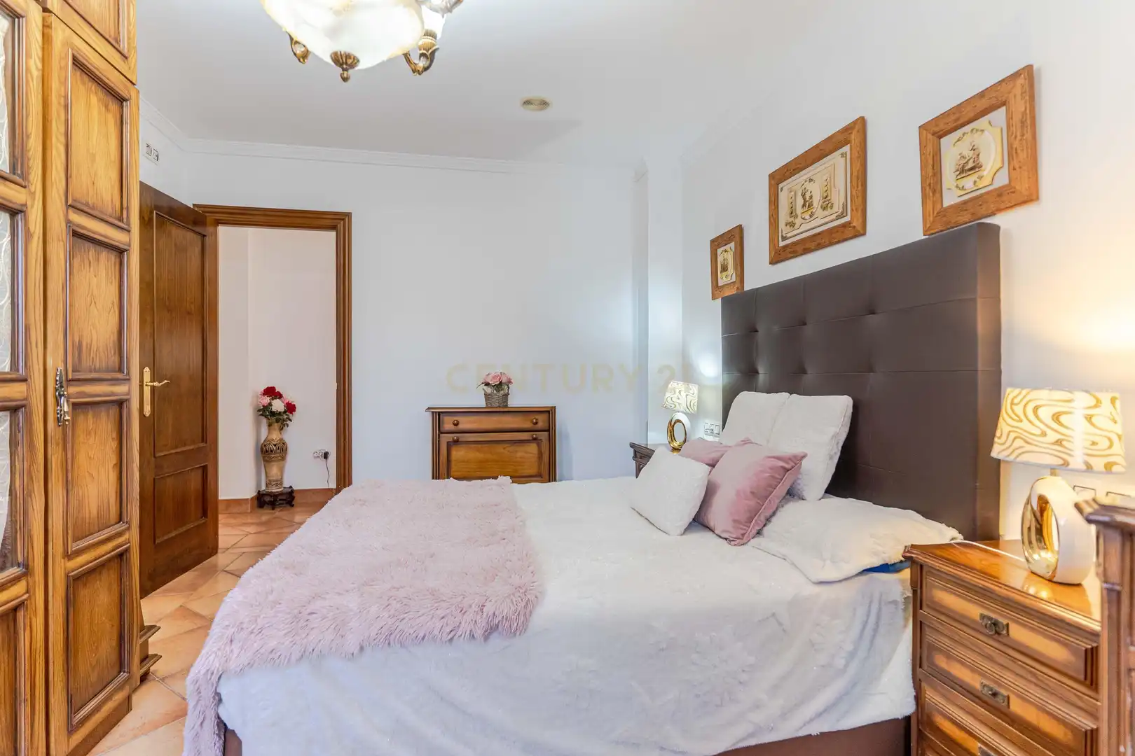 Dormitori de Casa o xalet en venda en La Zubia amb Jardí privat, Traster i Piscina