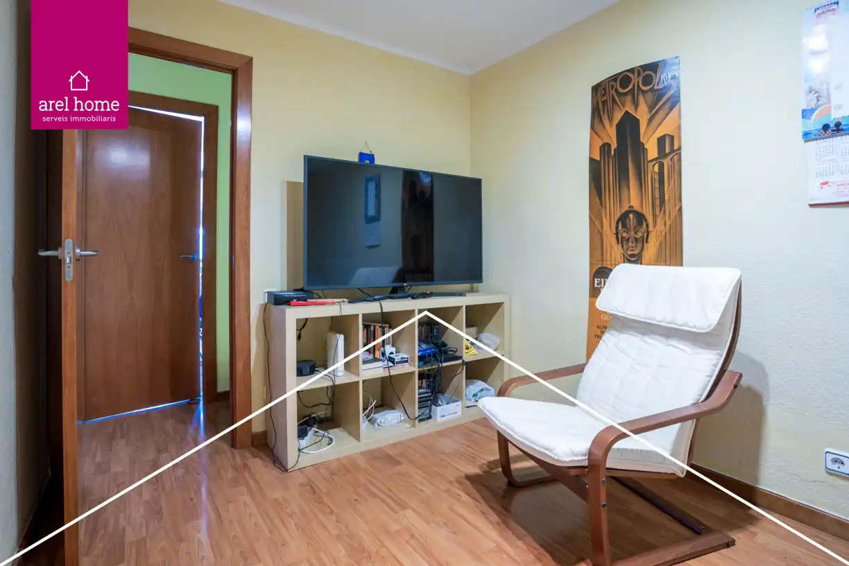 Living room of Flat for sale in L'Hospitalet de Llobregat  with Parquet flooring and Balcony