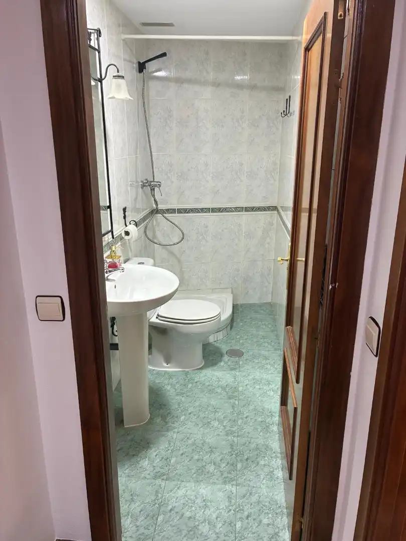 Badezimmer von Maisonette zum Verkauf in Velilla de San Antonio mit Klimaanlage, Heizung und Terrasse