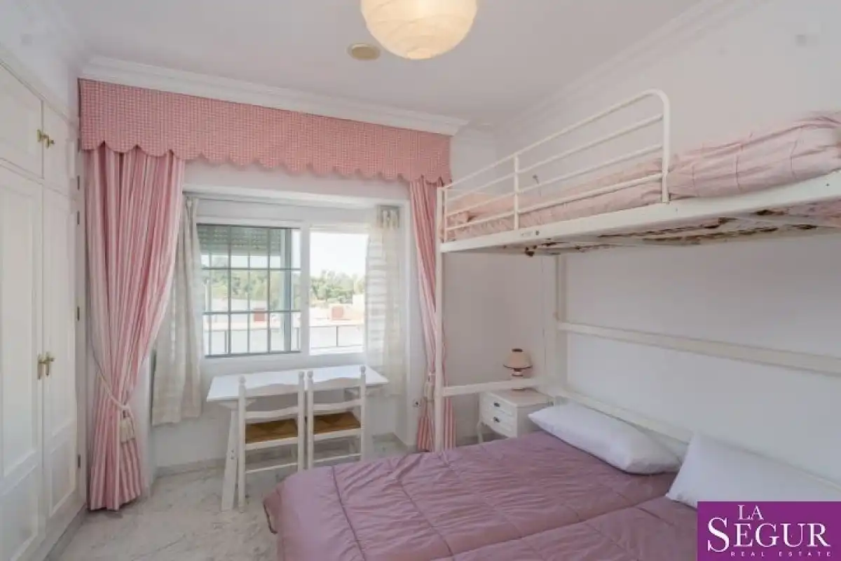 Dormitori de Casa o xalet en venda en Alcalá de los Gazules amb Terrassa, Traster i Moblat