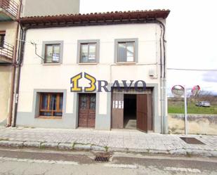 Vista exterior de Casa adosada en venda en Trespaderne amb Calefacció
