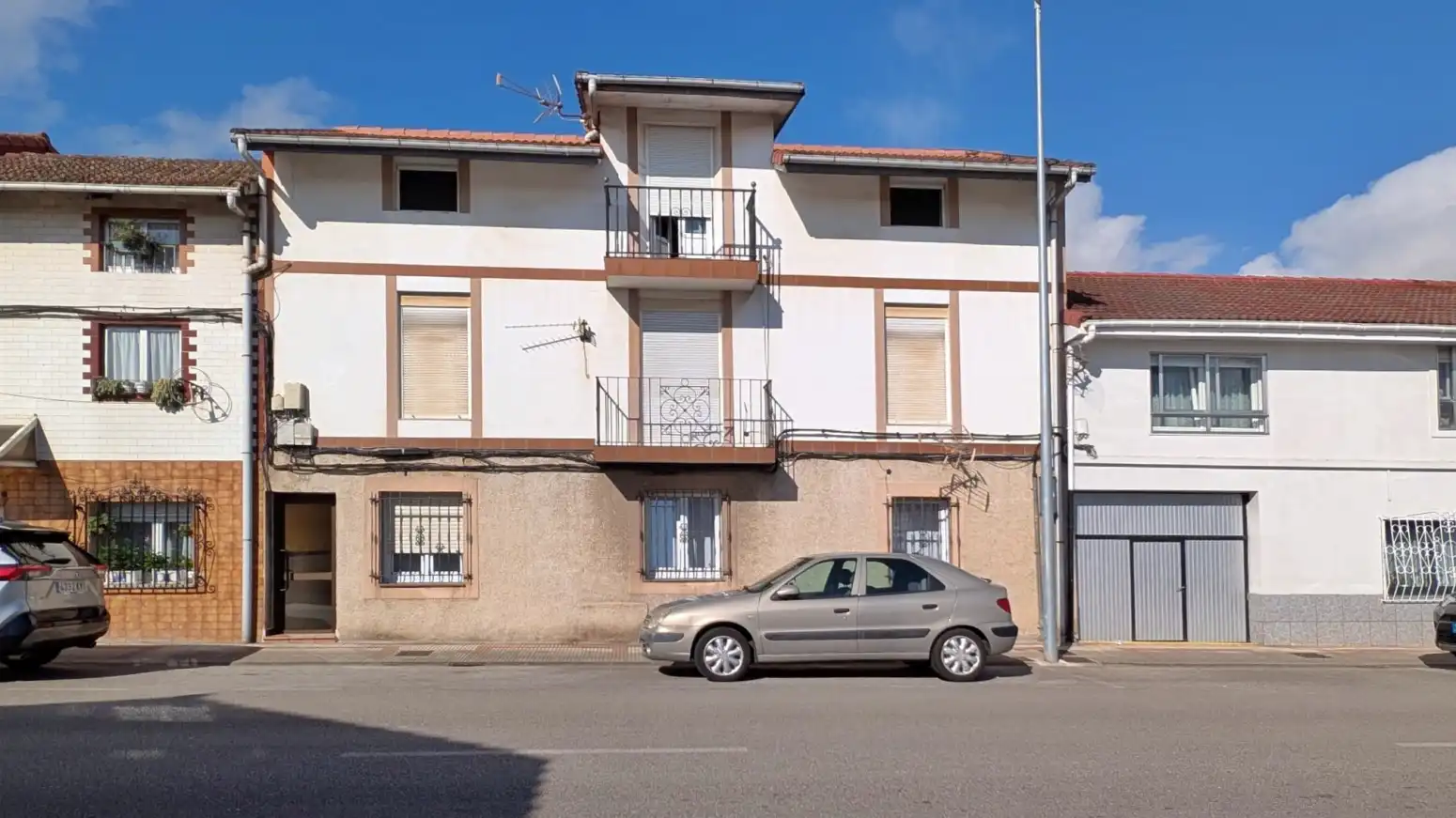 Vista exterior de Piso en venta en Camargo con Calefacción, Trastero y Balcón