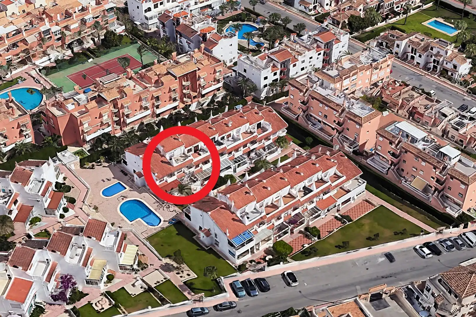 Außenansicht von Einfamilien-Reihenhaus zum Verkauf in Torrevieja mit Klimaanlage, Heizung und Terrasse