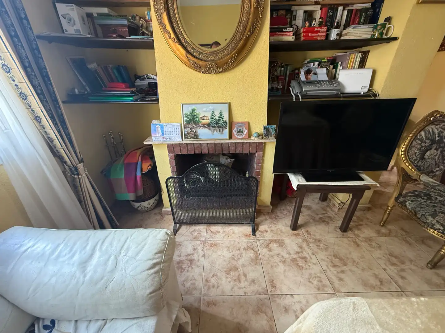 Wohnzimmer von Einfamilien-Reihenhaus zum Verkauf in Aljaraque mit Klimaanlage, Heizung und Privatgarten