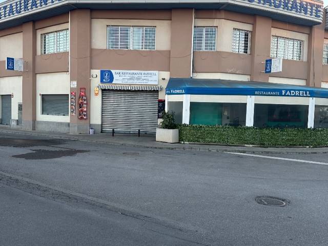 Local comercial en Venta en Polígon Fadrell-Industrial, 84 en Ensanche - Parque Santa Rosa