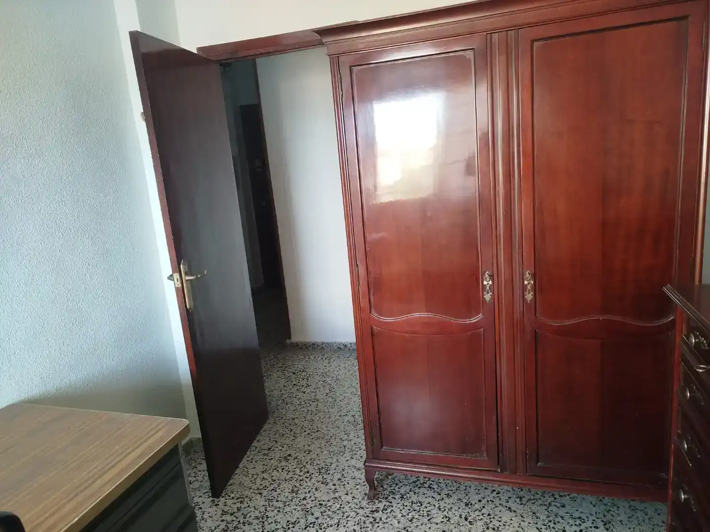 Dormitori de Pis en venda en  Granada Capital amb Aire condicionat i Balcó