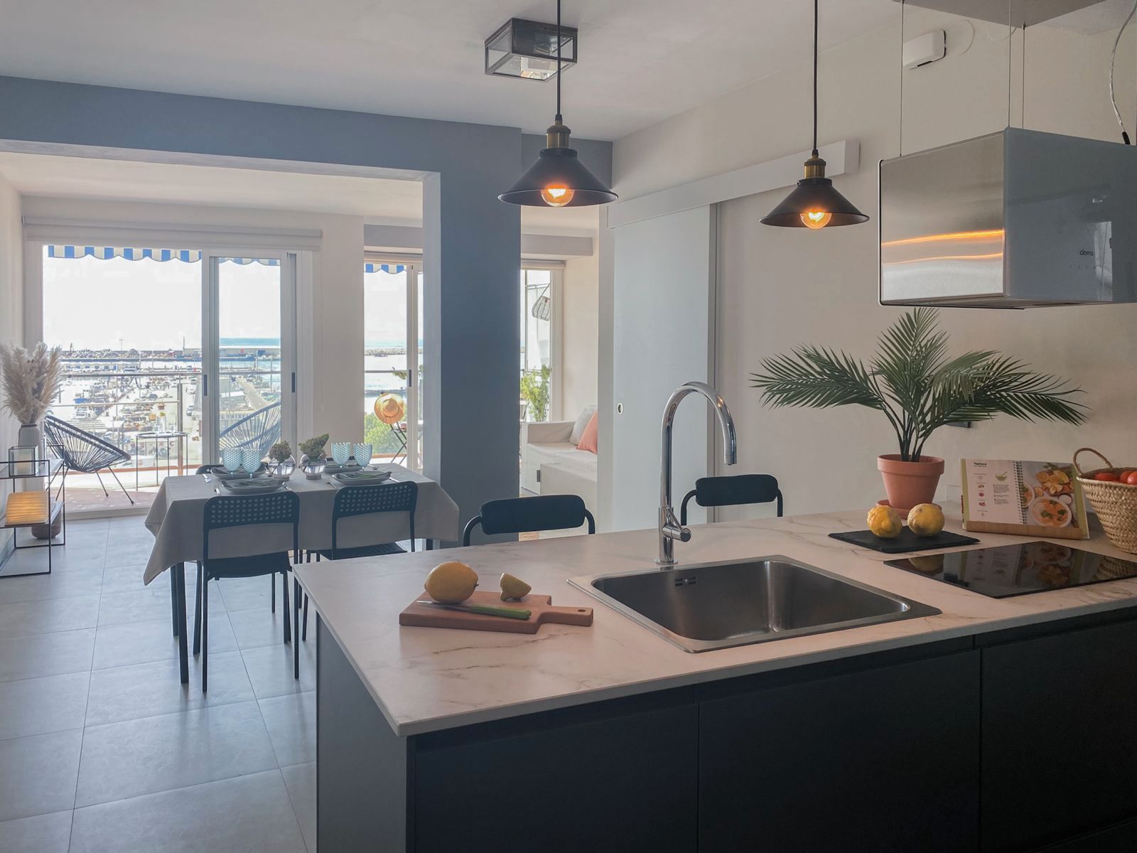 Kitchen of Flat for sale in Vilanova i la Geltrú  with Air Conditioner, Heating and Oven