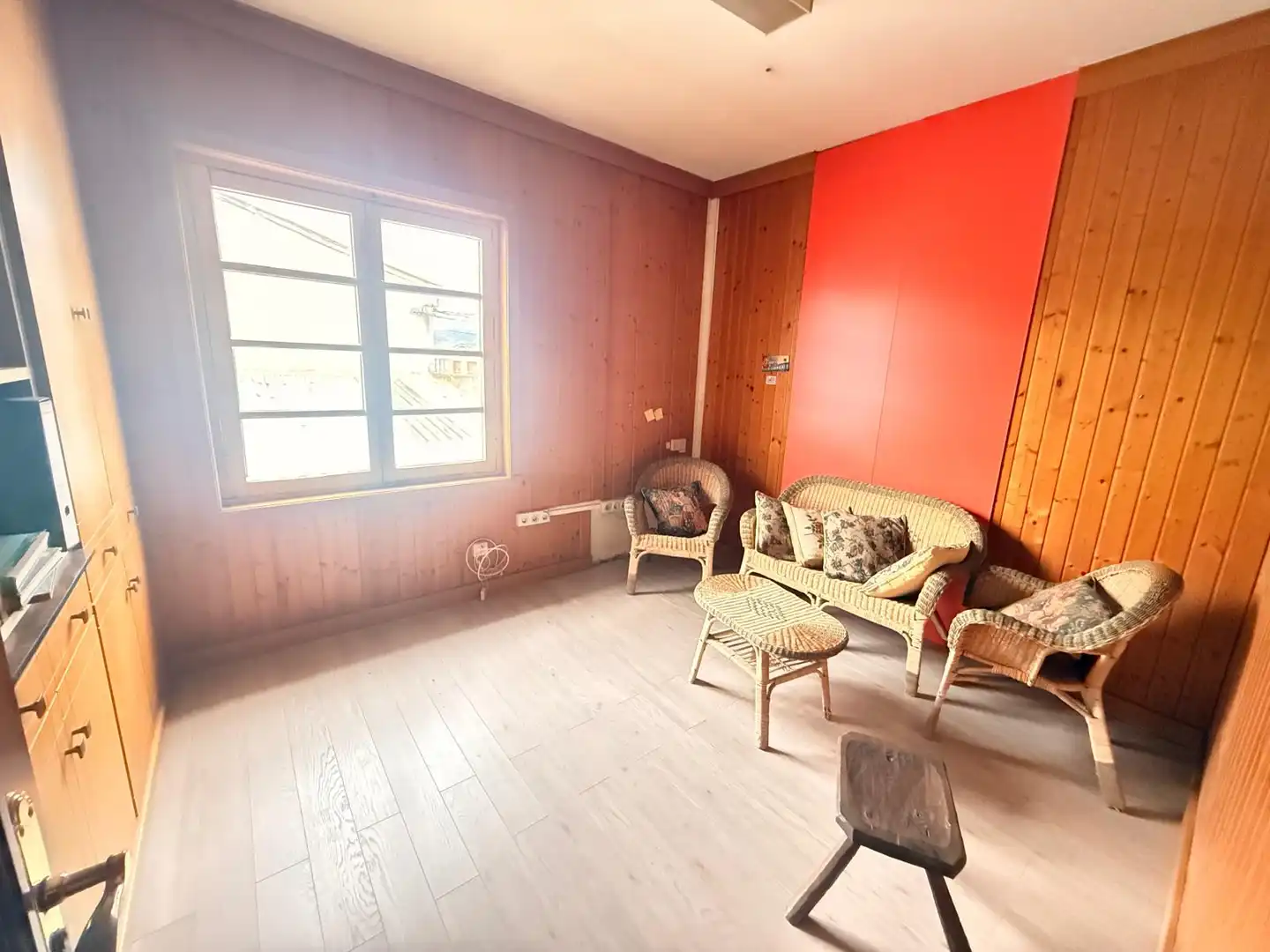 Wohnzimmer von Fabrikhallen zum Verkauf in Siero