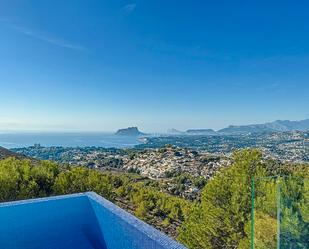 Vista exterior de Casa o xalet en venda en Moraira amb Aire condicionat, Terrassa i Piscina