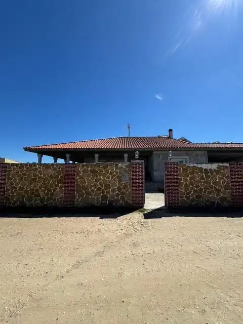Vista exterior de Casa o xalet en venda en Calvarrasa de Arriba amb Calefacció, Jardí privat i Terrassa