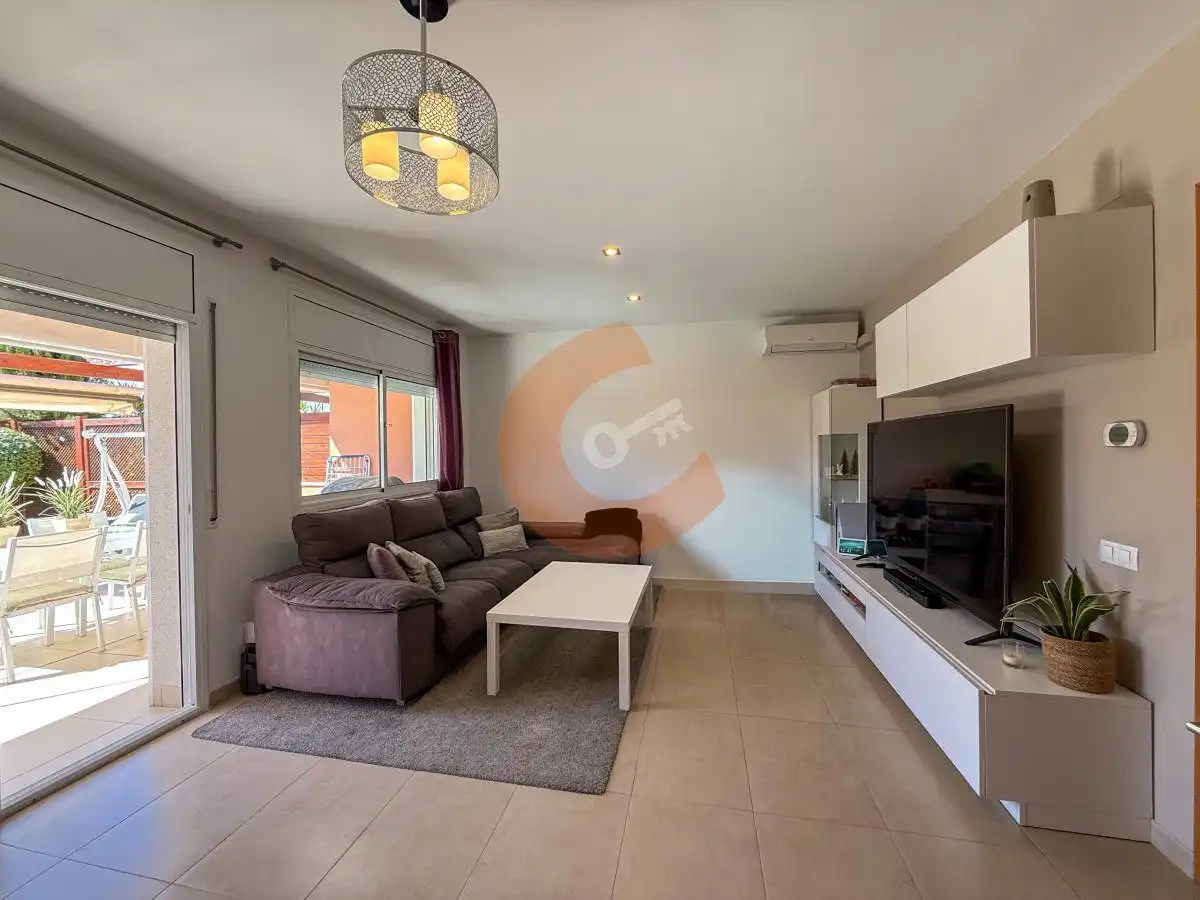 Sala d'estar de Casa o xalet en venda en El Vendrell amb Aire condicionat, Calefacció i Terrassa