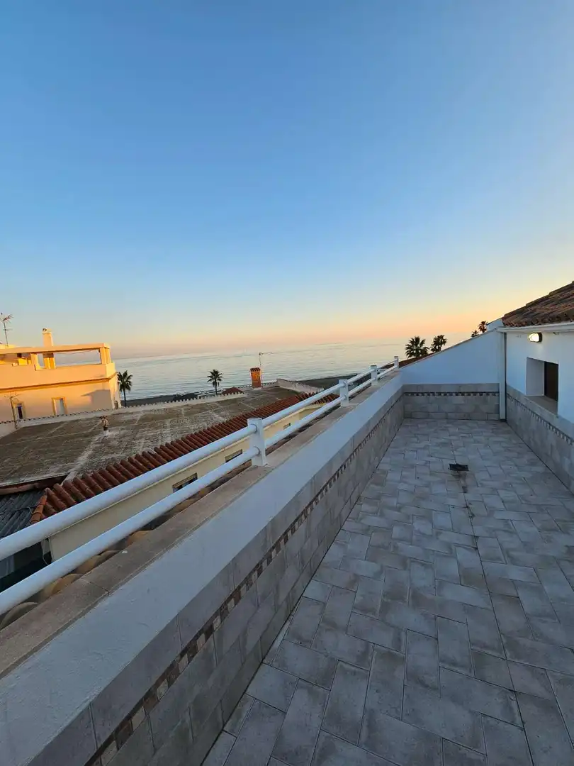 Ático con ascensor en venta en La Carihuela - Los Nidos, imagen 2