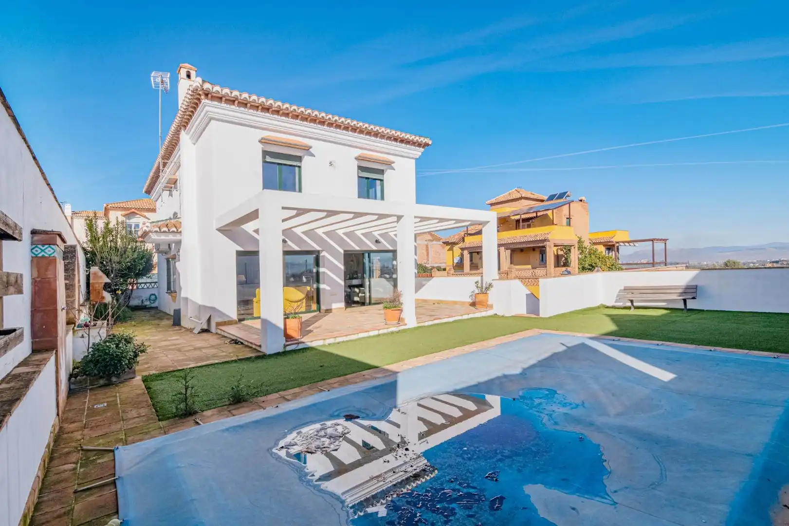 Vista exterior de Casa o chalet en venta en Alhendín con Aire acondicionado, Calefacción y Jardín privado